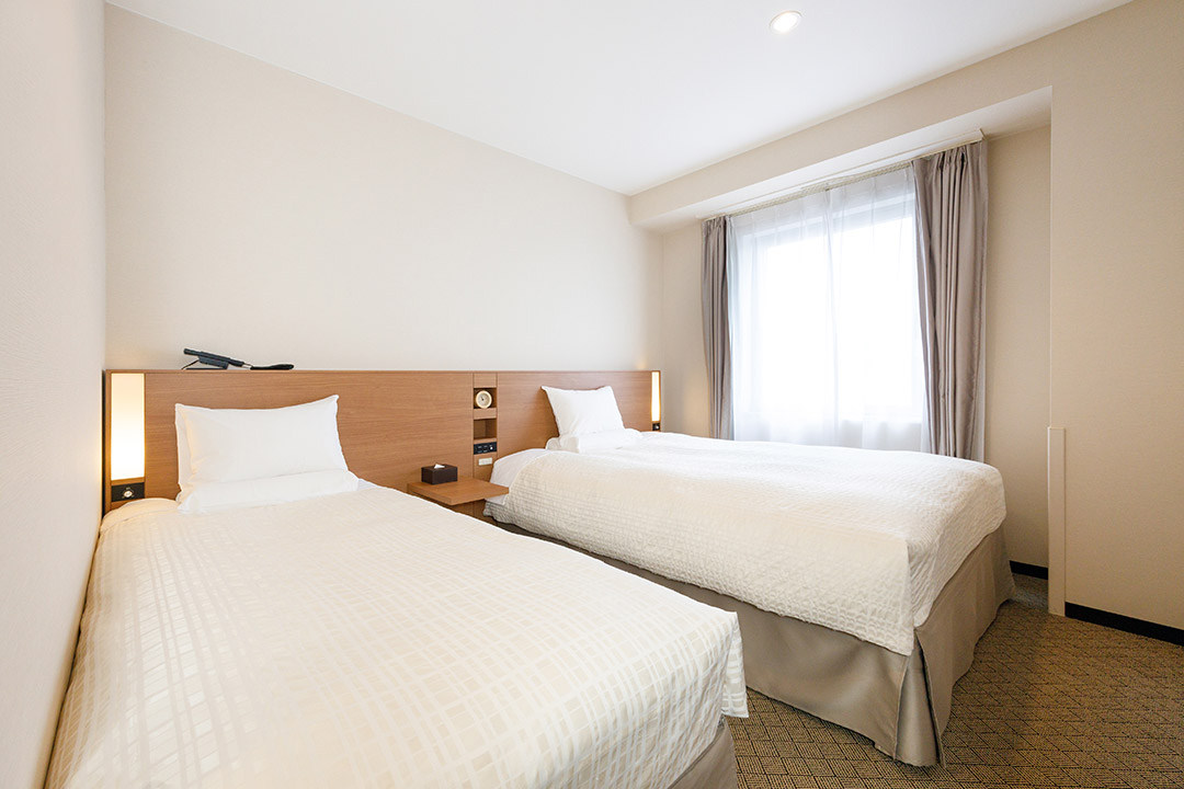 Deluxe single bed + extra bed (for 2 persons)